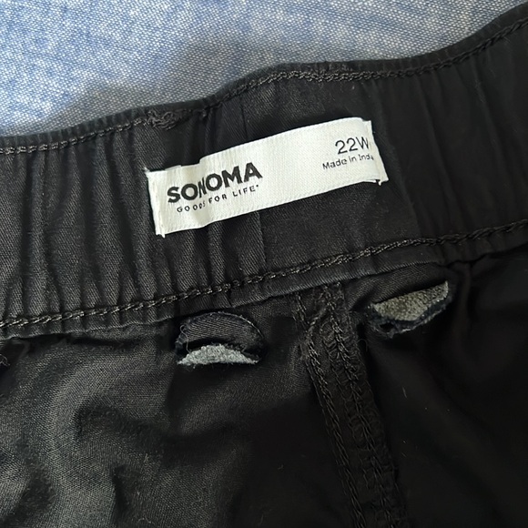 womens black shorts . size 22. worn a couple of times. no smoking home - Picture 2 of 4